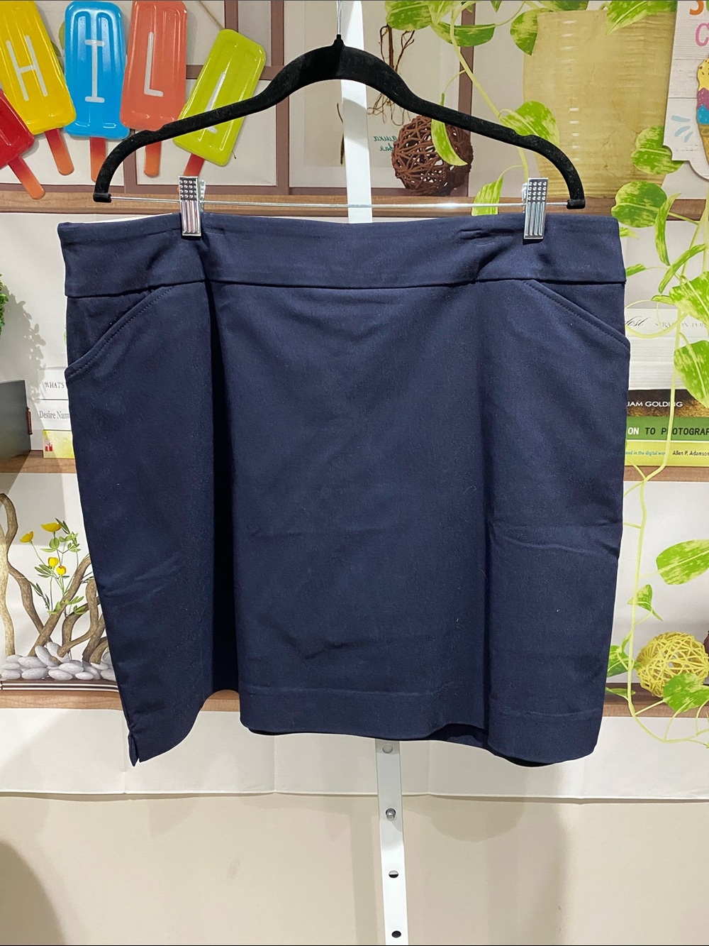 Coral Bay Navy Skort with Front Pockets XL. Waist is 19. Length is 19